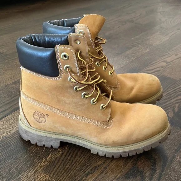 Timberland Tan and Black Boots Classic Work Style - Picture 1 of 6